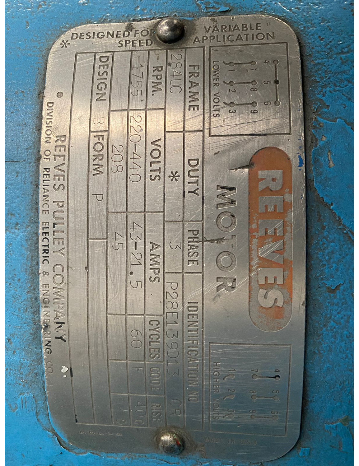 Máquina mecánica enrolladora de alambre.