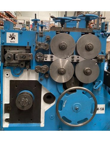 Máquina mecánica enrolladora de alambre.