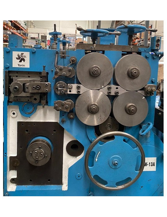 Máquina mecánica enrolladora de alambre.